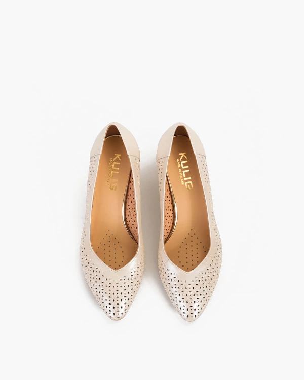 Perłowe czółenka ażurowe na słupku ze skóry licowej 3