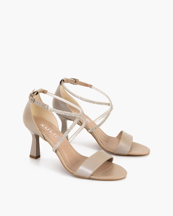 Beżowe sandały damskie skórzane na szpilce 2