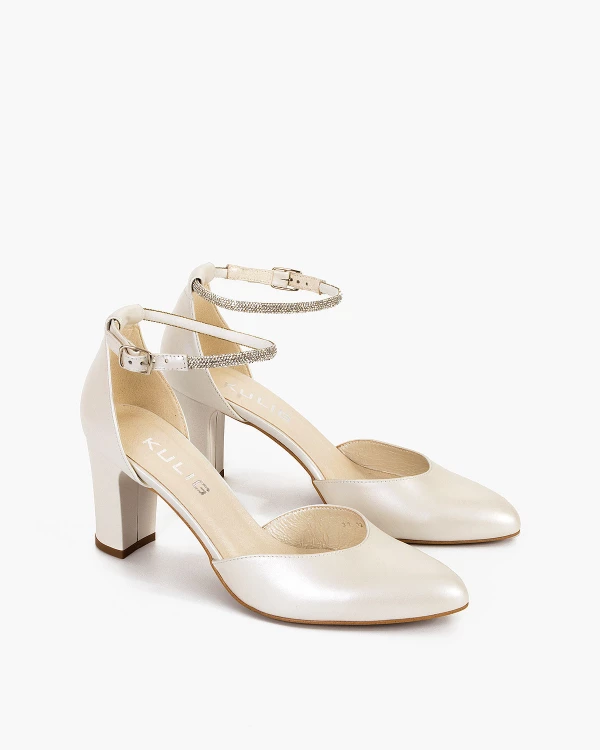 Perłowe sandały damskie skórzane na słupku 2