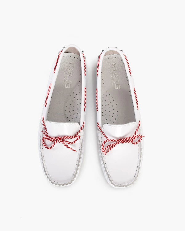 Białe mokasyny damskie skórzane z ozdobnym sznurkiem 3
