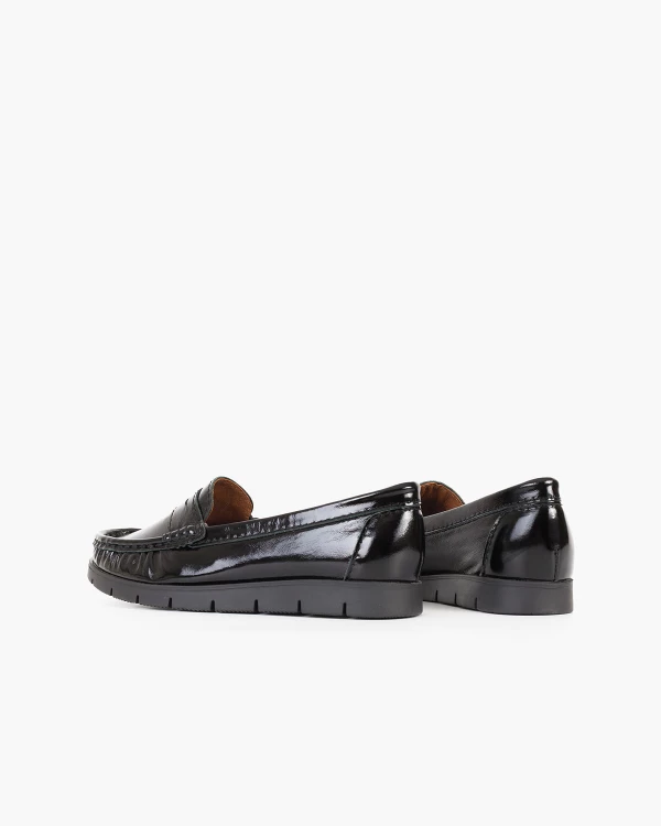 Czarne mokasyny damskie ze skóry lakierowanej 4