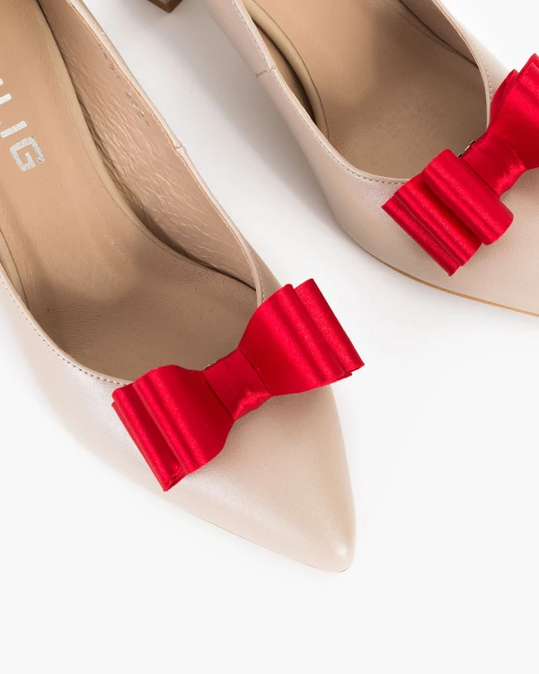 Czerwone kokardy do butów