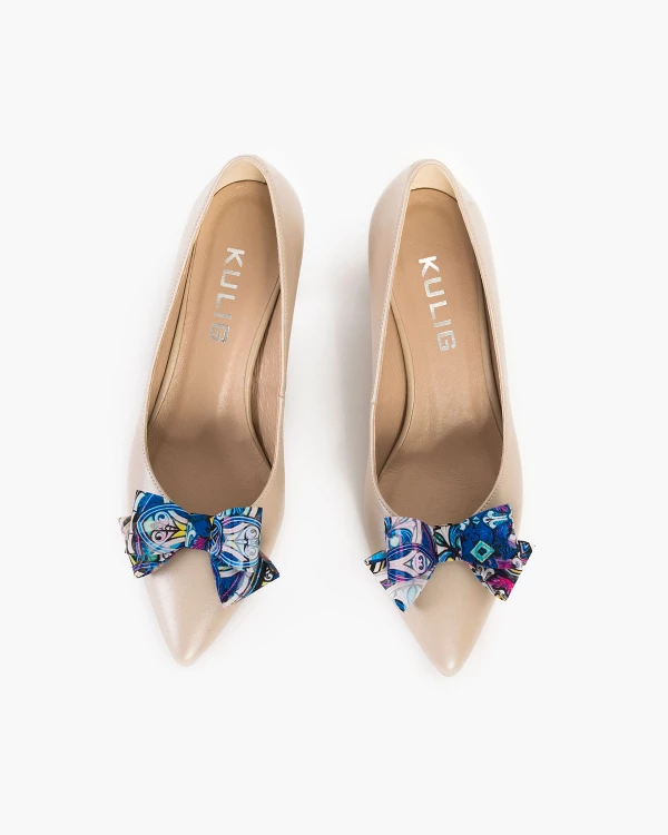 Wielokolorowe kokardki do butów z motywem 3