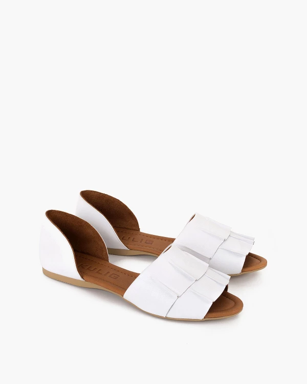 Białe sandały damskie skórzane na płaskim obcasie 2