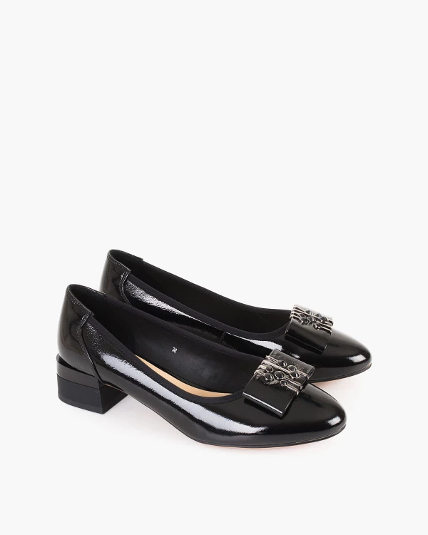 Czarne czółenka lakierowane na klocku 2