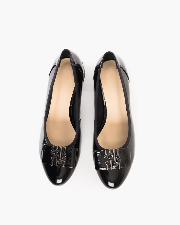 Czarne czółenka lakierowane na klocku 4