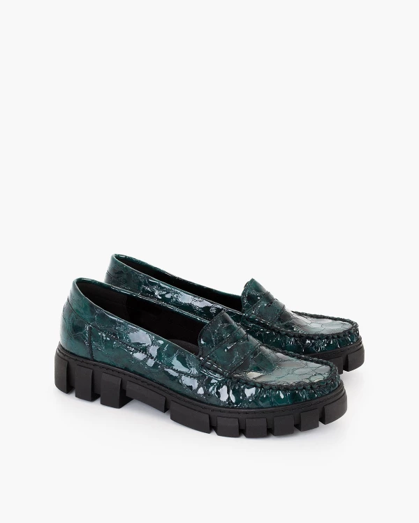 Ciemnozielone mokasyny damskie ze skóry lakierowanej 2