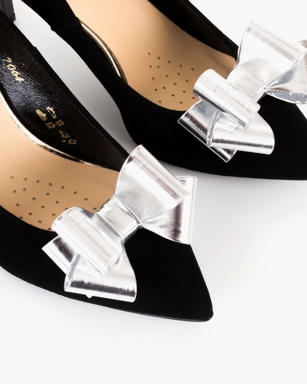 Srebrne kokardy do butów