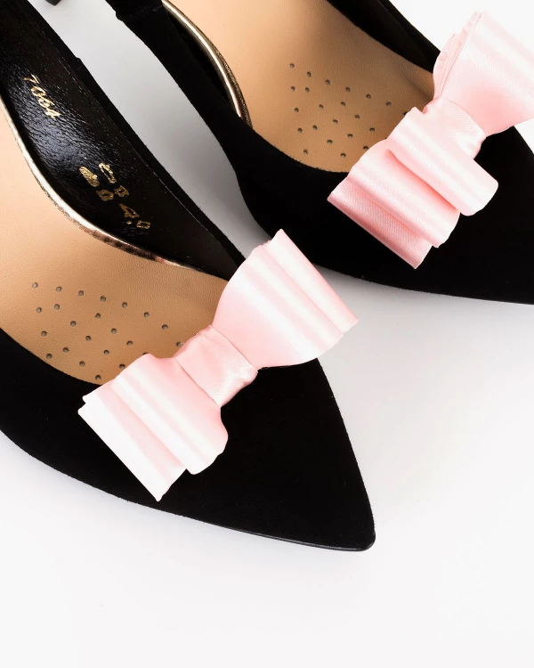 Różowe kokardki do butów