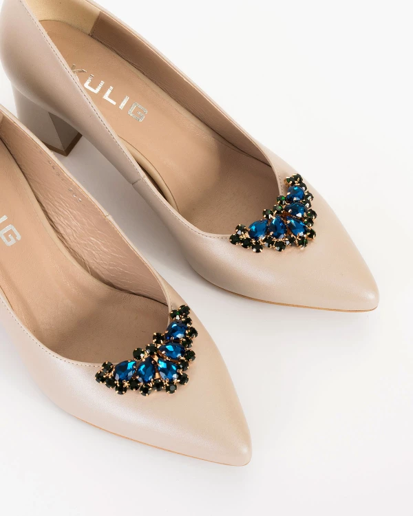 Wielokolorowe klipsy do butów z kamieniami