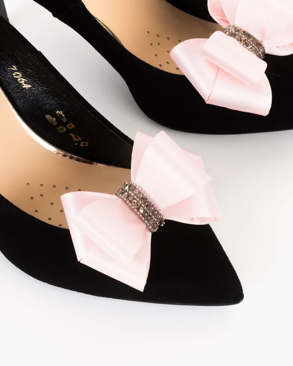 Różowe kokardki do butów z kamieniami