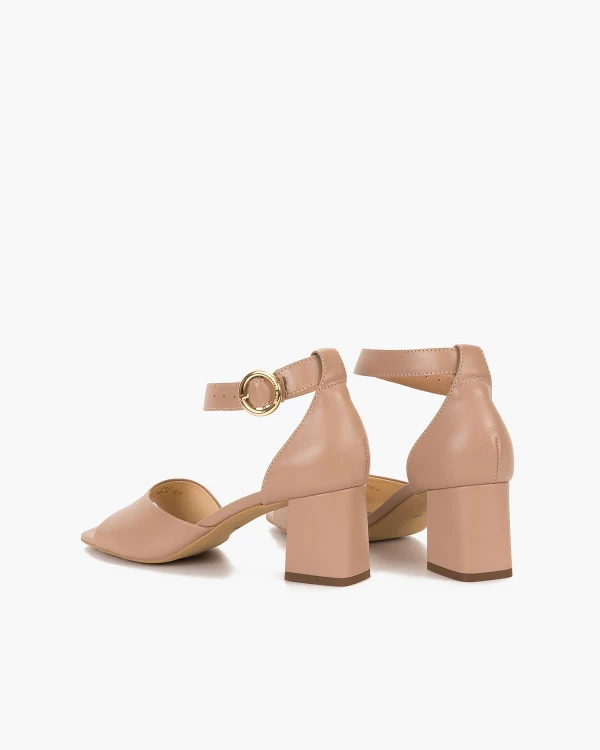 Beżowe sandały damskie skórzane na klocku 4