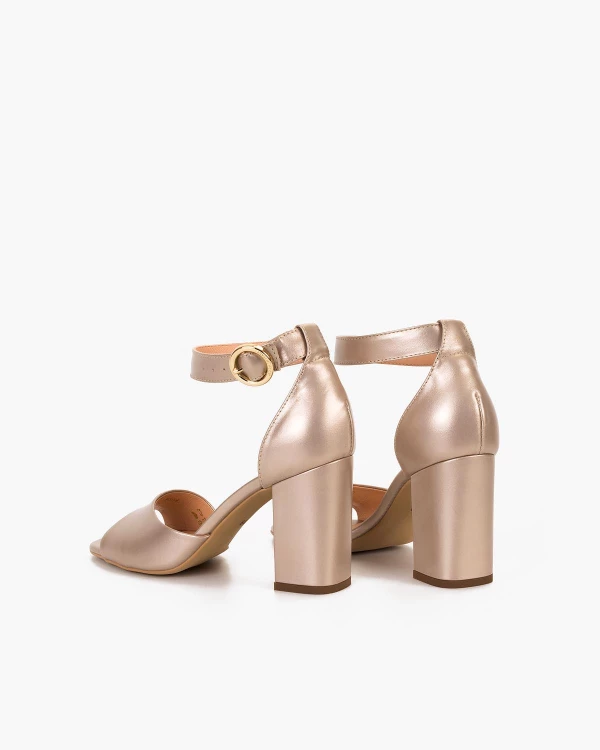 Złote sandały damskie skórzane na słupku 4