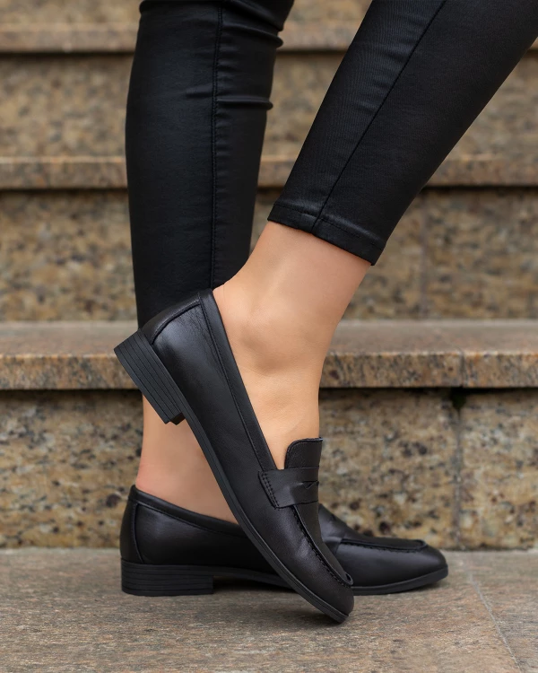 Czarne mokasyny damskie ze skóry licowej