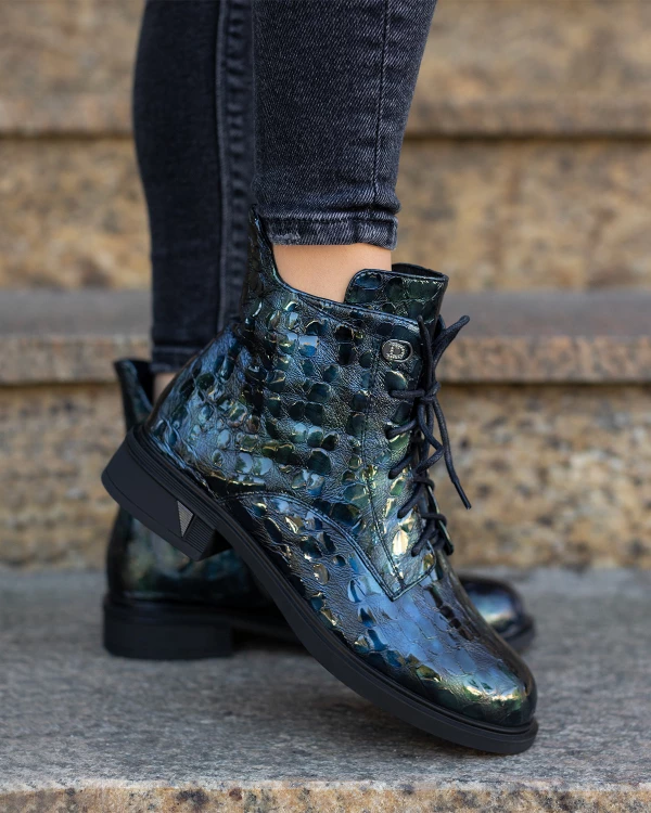 Ciemnozielone trzewiki damskie ze skóry lakierowanej z motywem 2