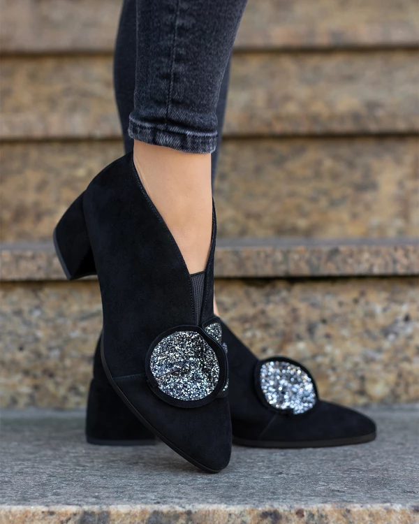 Czarne botki damskie zamszowe na klocku z ozdobą 3