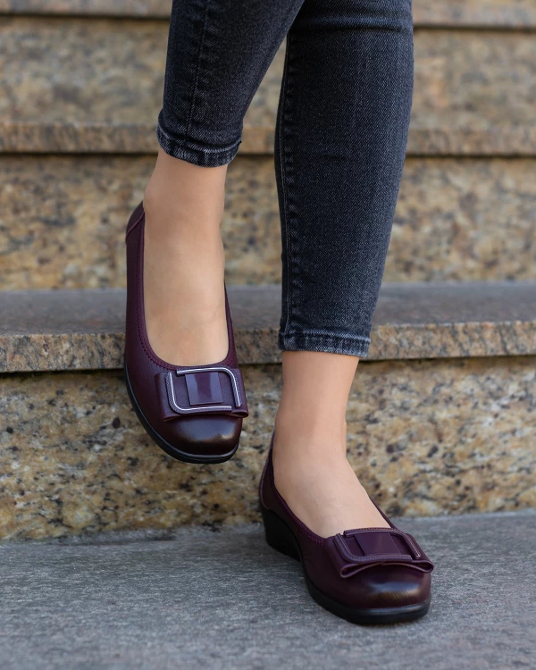 Bordowe baleriny damskie ze skóry licowej na koturnie 3