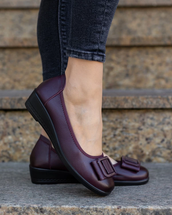 Bordowe baleriny damskie ze skóry licowej na koturnie