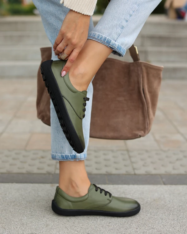 Oliwkowe półbuty damskie sznurowane z naturalnej skóry licowej