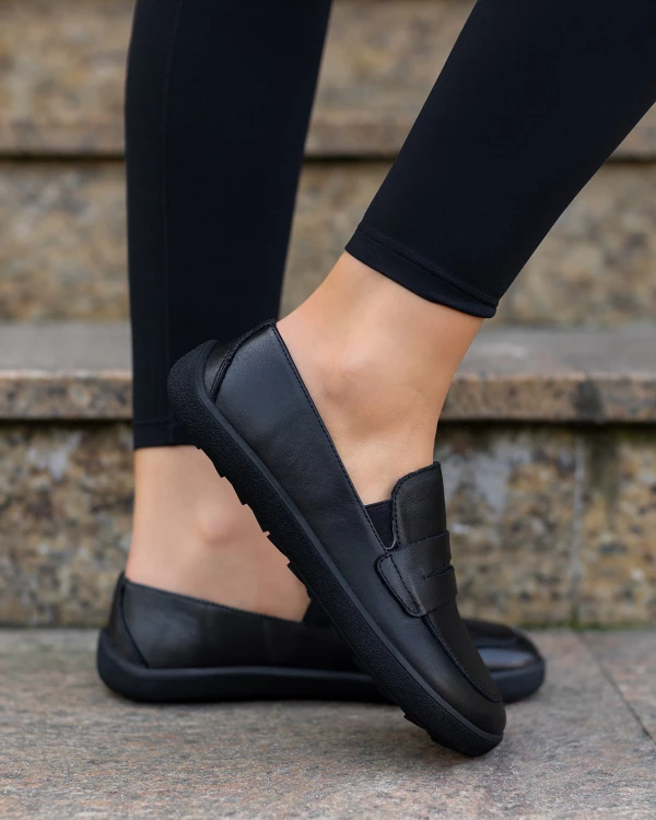 Czarne mokasyny damskie barefoot ze skóry licowej