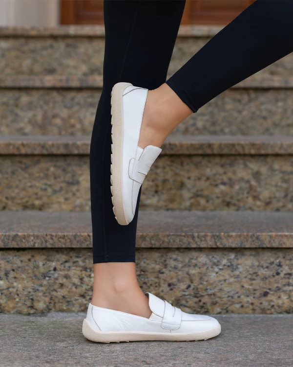 Białe mokasyny damskie z naturalnej skóry licowej barefoot