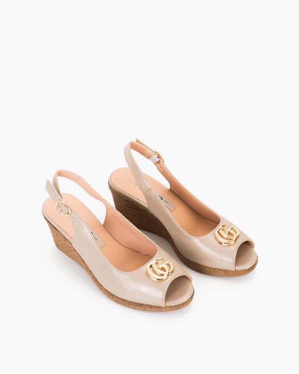 Złote sandały damskie ze skóry ekologicznej na koturnie