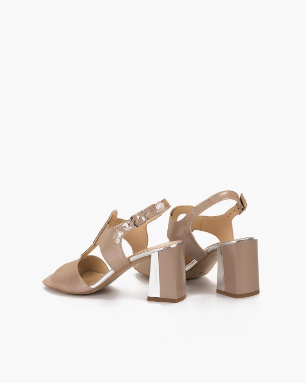 Beżowe sandały damskie ze skóry nubukowej na słupku 4