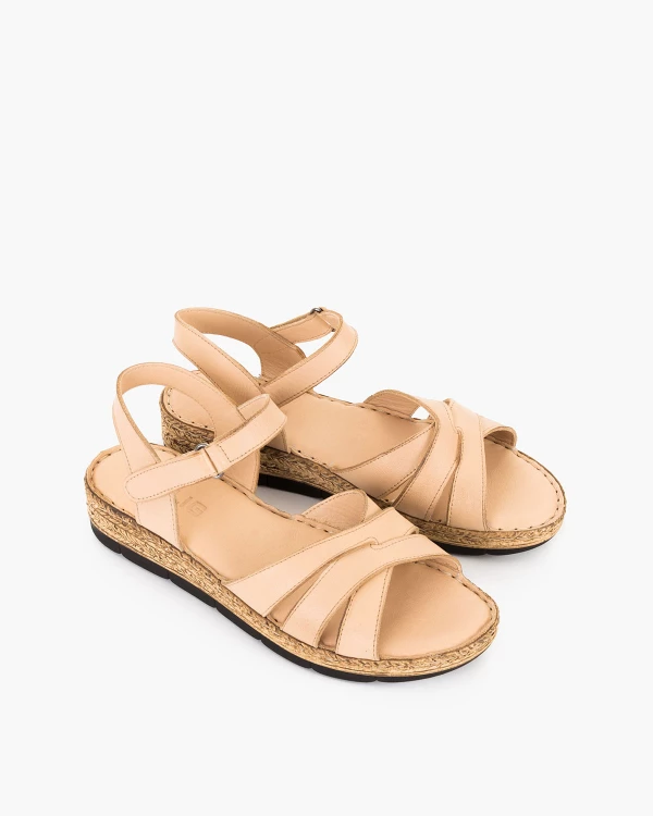 Beżowe sandały damskie ze skóry licowej