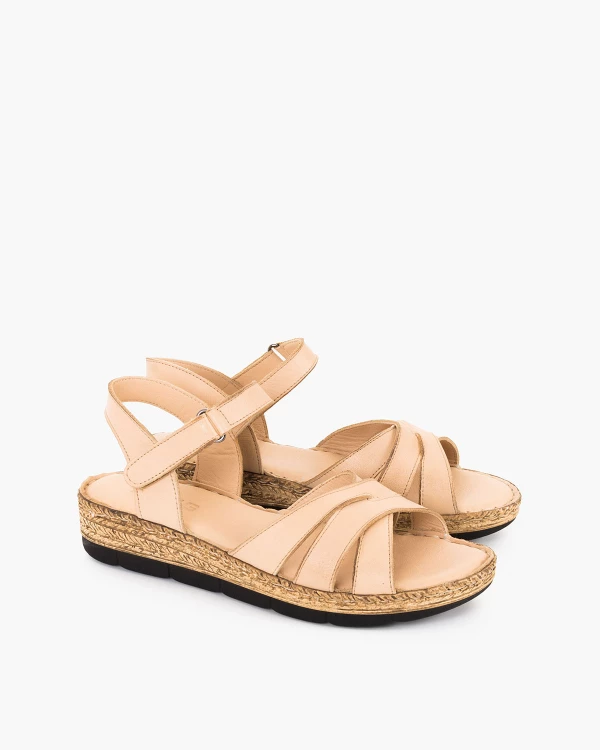 Beżowe sandały damskie ze skóry licowej 2