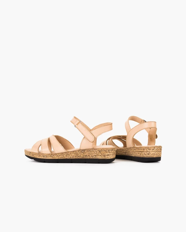 Beżowe sandały damskie ze skóry licowej 4