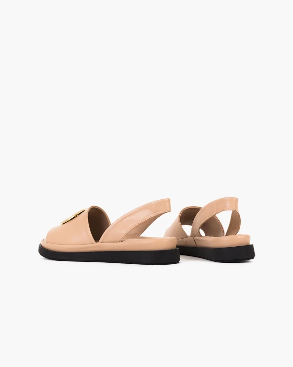 Beżowe sandały skórzane na płaskim obcasie 4