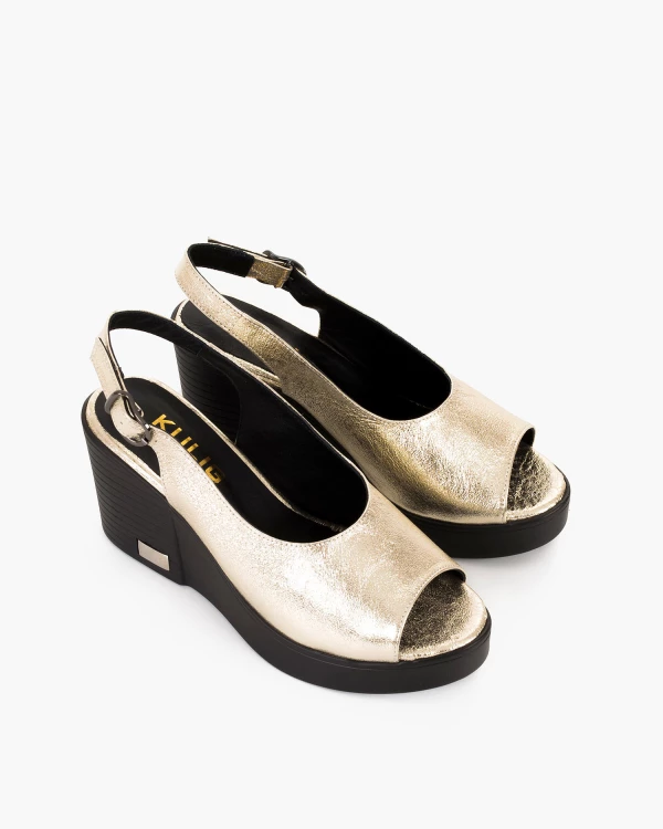 Złote sandały damskie na koturnie ze skóry licowej