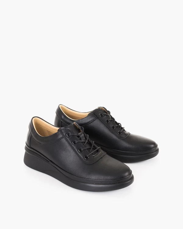 Czarne adidasy damskie ze skóry licowej 2