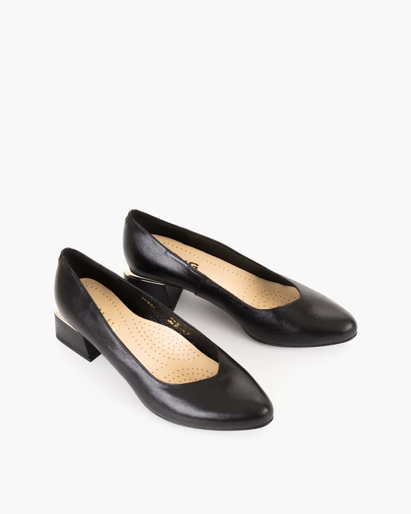 Czarne czółenka damskie skórzane na klocku 5