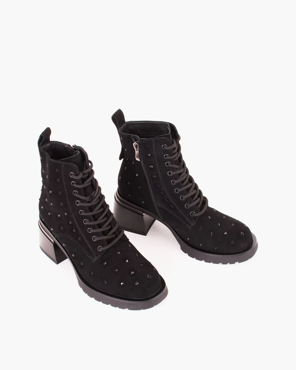 Czarne trzewiki damskie zamszowe z ćwiekami na słupku 5