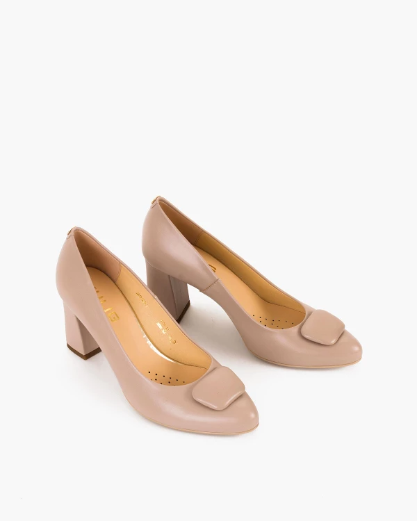 Beżowe czółenka damskie skórzane na słupku 5