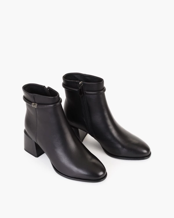 Czarne botki z naturalnej skóry licowej na słupku 5
