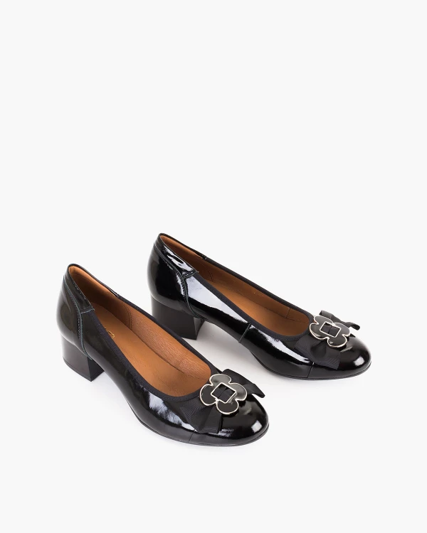 Czarne czółenka skórzane na słupku z kokardą 5