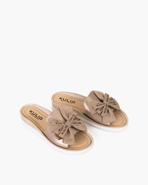 Złote klapki damskie ze skóry naturalnej na koturnie 5