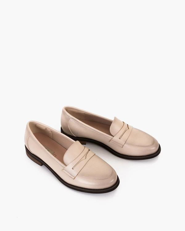 Beżowe mokasyny damskie ze skóry ekologicznej na niskim obcasie 5