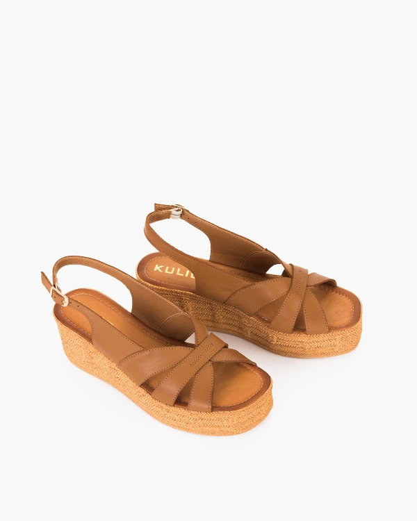 Brązowe sandały z naturalnej skóry licowej na koturnie 5