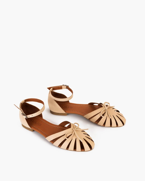 Beżowe sandały damskie skórzane na niskim obcasie 5