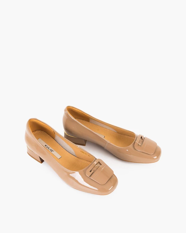 Beżowe czółenka damskie lakierowane na klocku 5