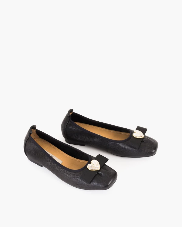 Czarne baleriny damskie skórzane z serduszkiem 5