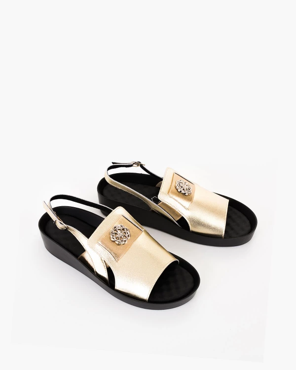 Złote sandały damskie ze skóry naturalnej na koturnie 5