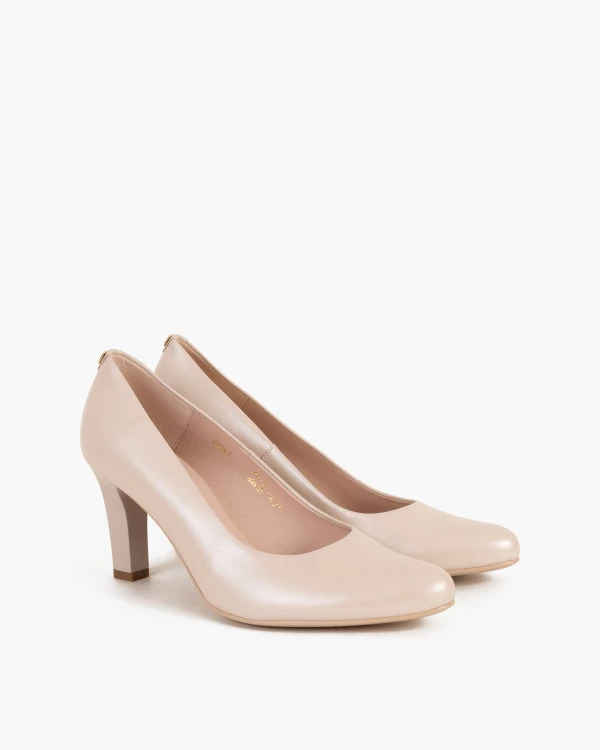 Beżowe czółenka skórzane na słupku