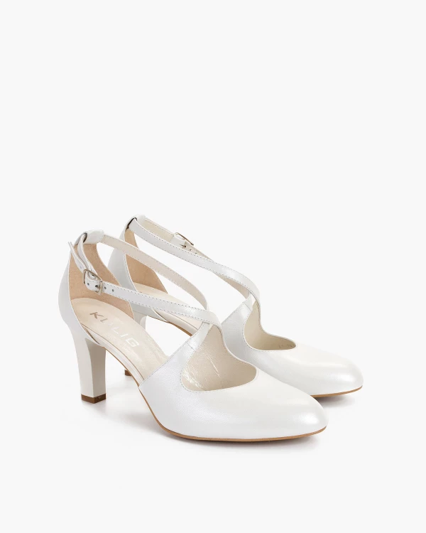 Białe czółenka skórzane na słupku 2