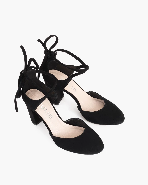 Czarne czółenka zamszowe na słupku