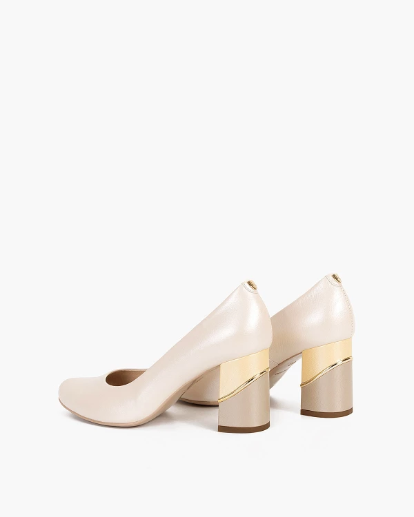 Perłowe czółenka skórzane na słupku