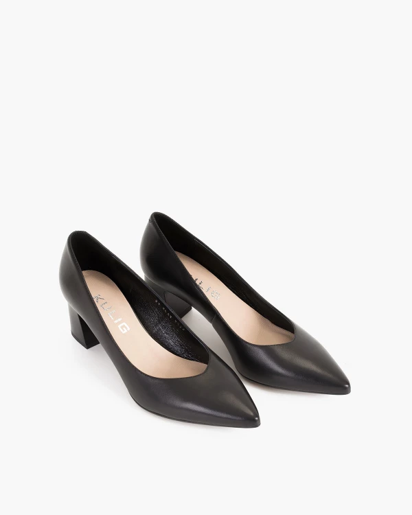 Czarne czółenka skórzane na słupku 5